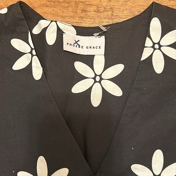 Phoebe Grace Flower V Neck Button Down Fitted Top Puff Quarter Sleeve EE - Picture 3 of 3